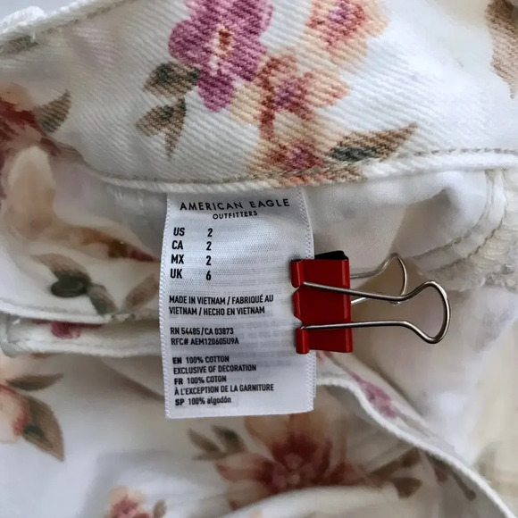American Eagle NWOT Denim Floral Mom Shorts Women 2 - Picture 9 of 10